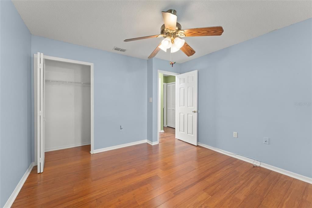 合同活跃: $349,500 (3 贝兹, 2 浴室, 1250 平方英尺)