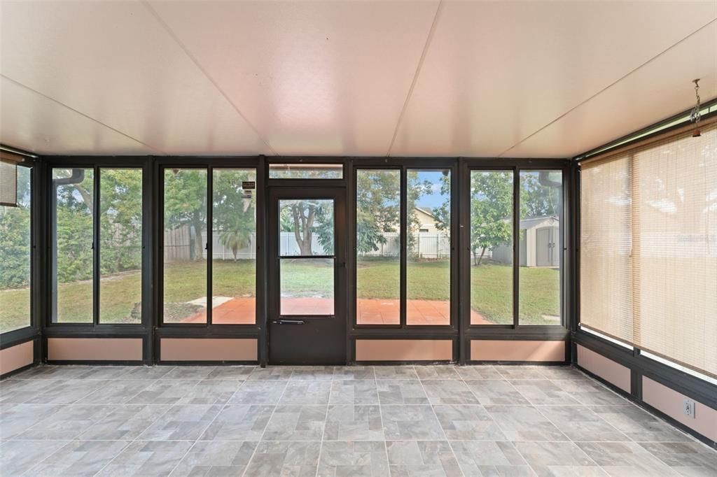 合同活跃: $349,500 (3 贝兹, 2 浴室, 1250 平方英尺)