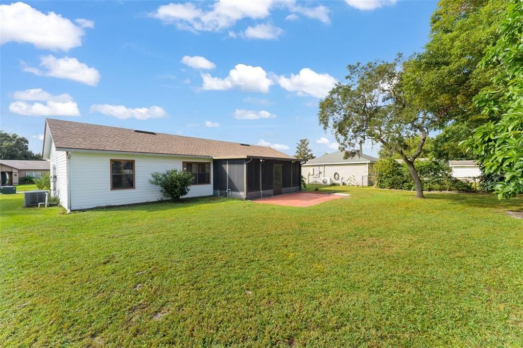 合同活跃: $349,500 (3 贝兹, 2 浴室, 1250 平方英尺)