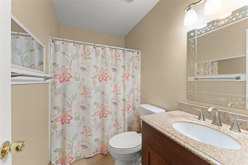 合同活跃: $349,500 (3 贝兹, 2 浴室, 1250 平方英尺)