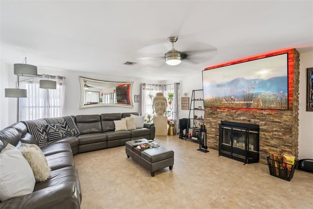 Active With Contract: $630,000 (6 beds, 4 baths, 3413 Square Feet)