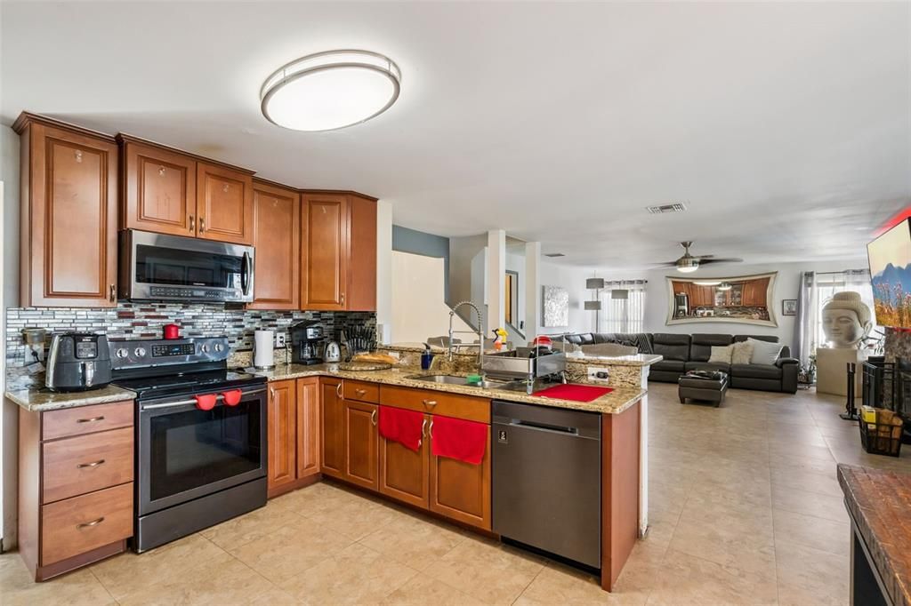 Active With Contract: $630,000 (6 beds, 4 baths, 3413 Square Feet)