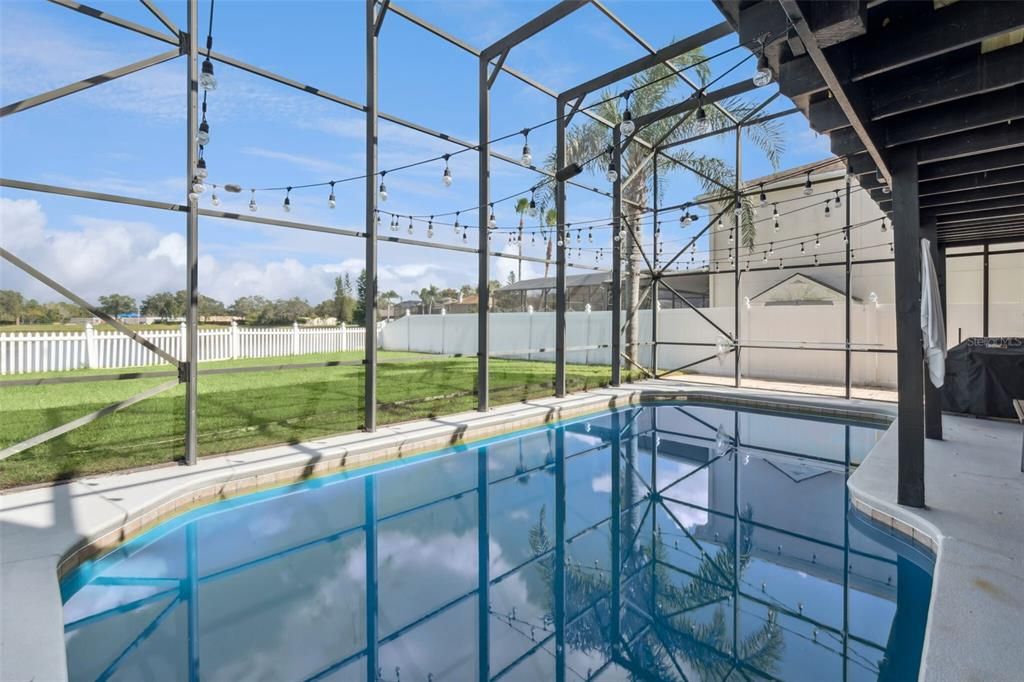 Active With Contract: $630,000 (6 beds, 4 baths, 3413 Square Feet)