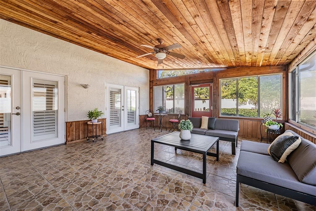 Activo con contrato: $430,000 (3 camas, 2 baños, 1722 Pies cuadrados)