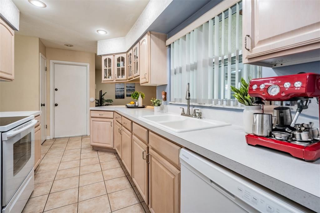 Activo con contrato: $430,000 (3 camas, 2 baños, 1722 Pies cuadrados)