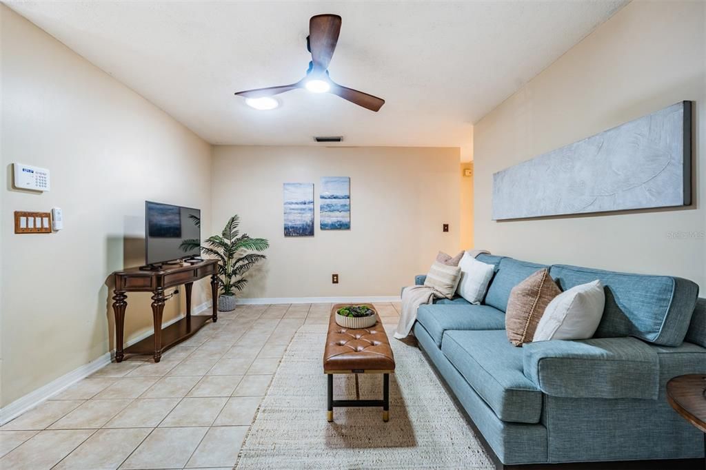 Activo con contrato: $430,000 (3 camas, 2 baños, 1722 Pies cuadrados)