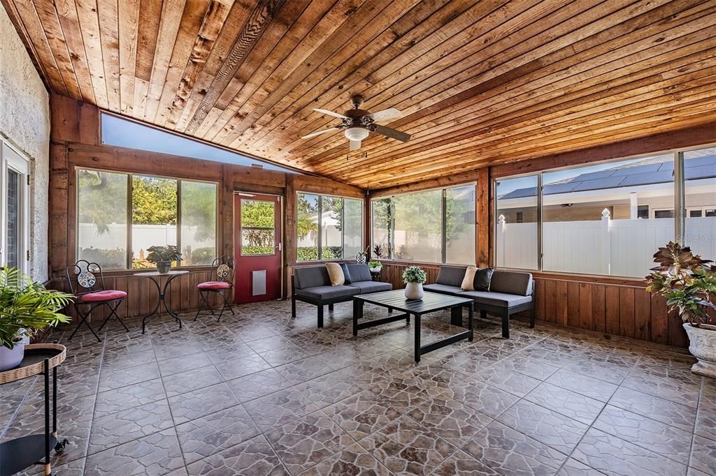 Activo con contrato: $430,000 (3 camas, 2 baños, 1722 Pies cuadrados)