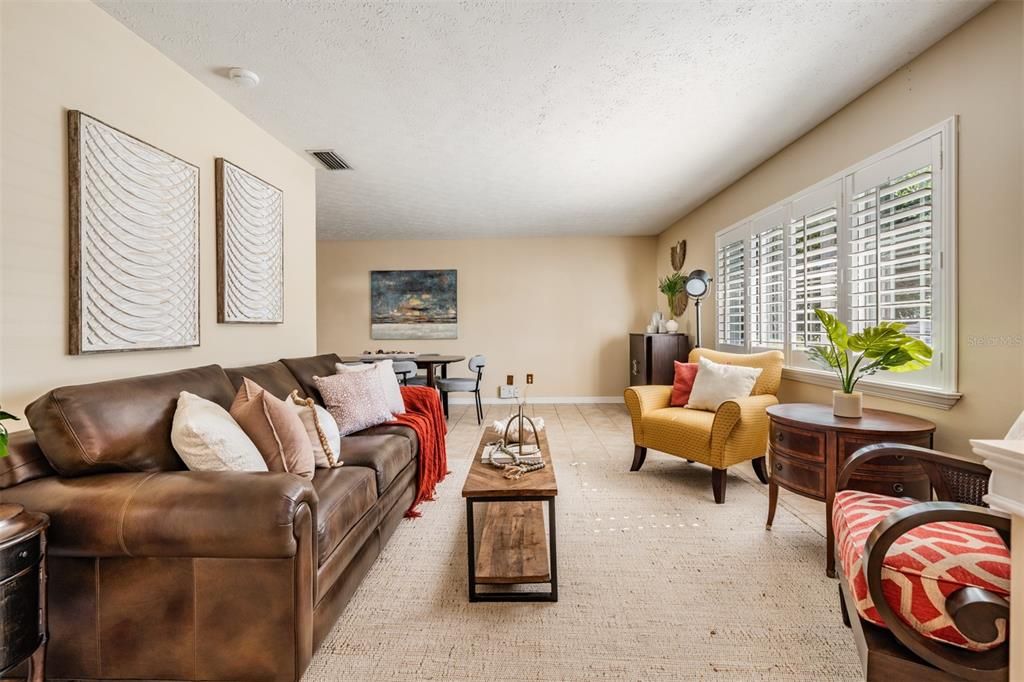 Activo con contrato: $430,000 (3 camas, 2 baños, 1722 Pies cuadrados)