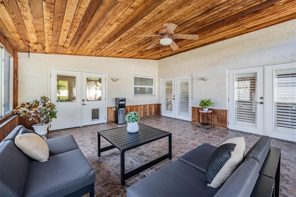 Activo con contrato: $430,000 (3 camas, 2 baños, 1722 Pies cuadrados)