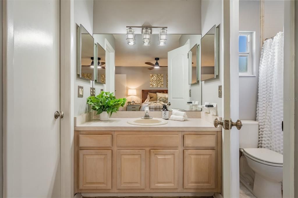 Activo con contrato: $430,000 (3 camas, 2 baños, 1722 Pies cuadrados)