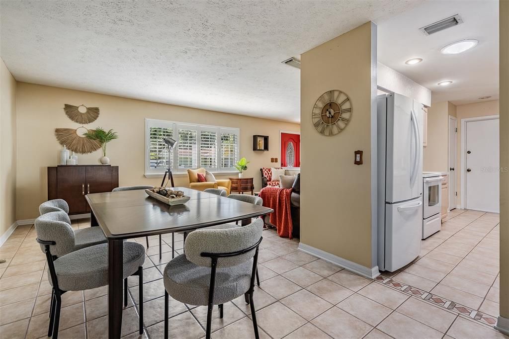 Activo con contrato: $430,000 (3 camas, 2 baños, 1722 Pies cuadrados)