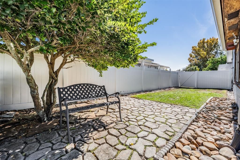 Activo con contrato: $430,000 (3 camas, 2 baños, 1722 Pies cuadrados)