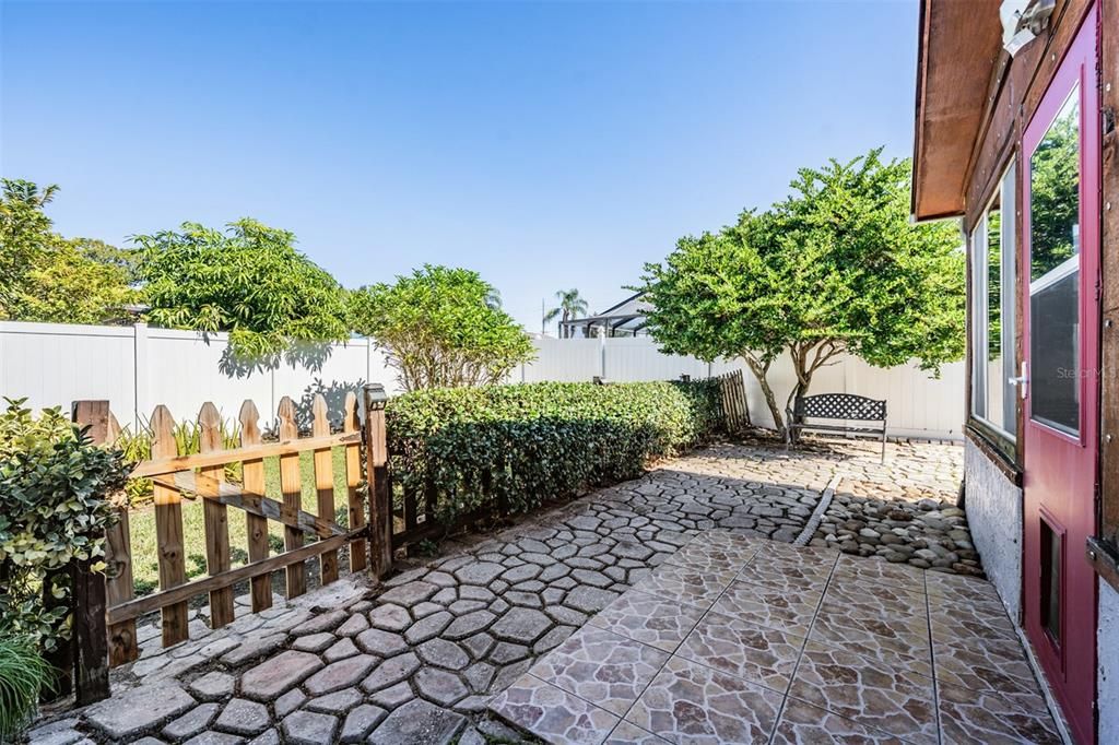 Activo con contrato: $430,000 (3 camas, 2 baños, 1722 Pies cuadrados)