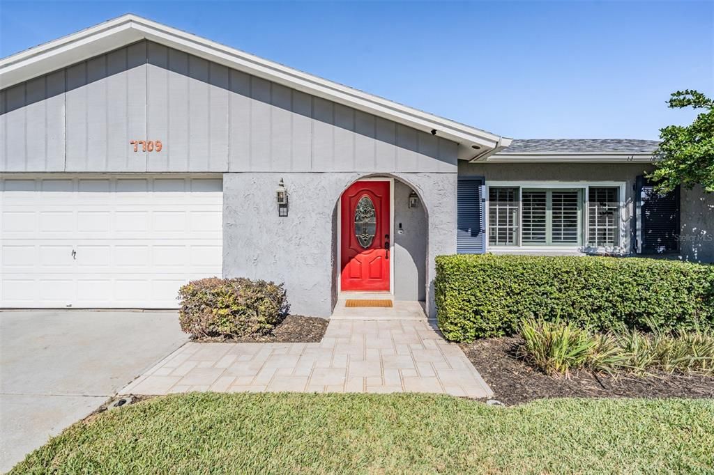 Activo con contrato: $430,000 (3 camas, 2 baños, 1722 Pies cuadrados)