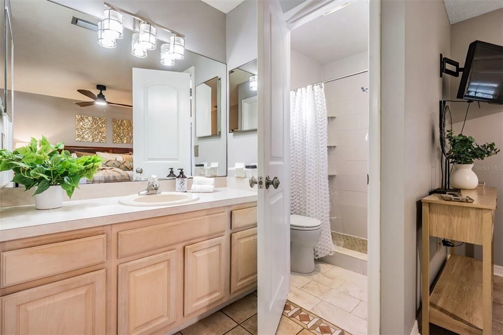 Activo con contrato: $430,000 (3 camas, 2 baños, 1722 Pies cuadrados)