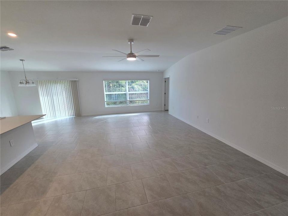 В аренду: $2,000 (4 спален, 2 ванн, 1918 Квадратных фут)