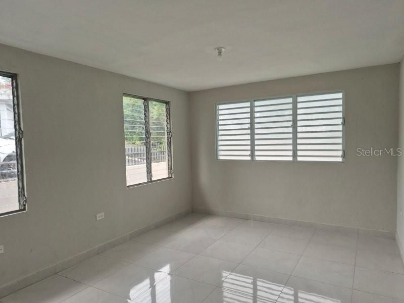 En Venta: $330,000 (6 camas, 3 baños, 3300 Pies cuadrados)