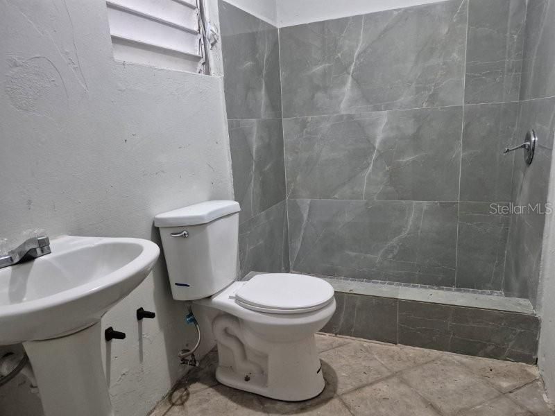 En Venta: $330,000 (6 camas, 3 baños, 3300 Pies cuadrados)