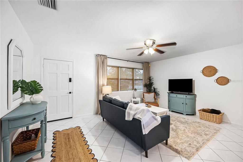 待售: $400,000 (2 贝兹, 0 浴室, 1152 平方英尺)