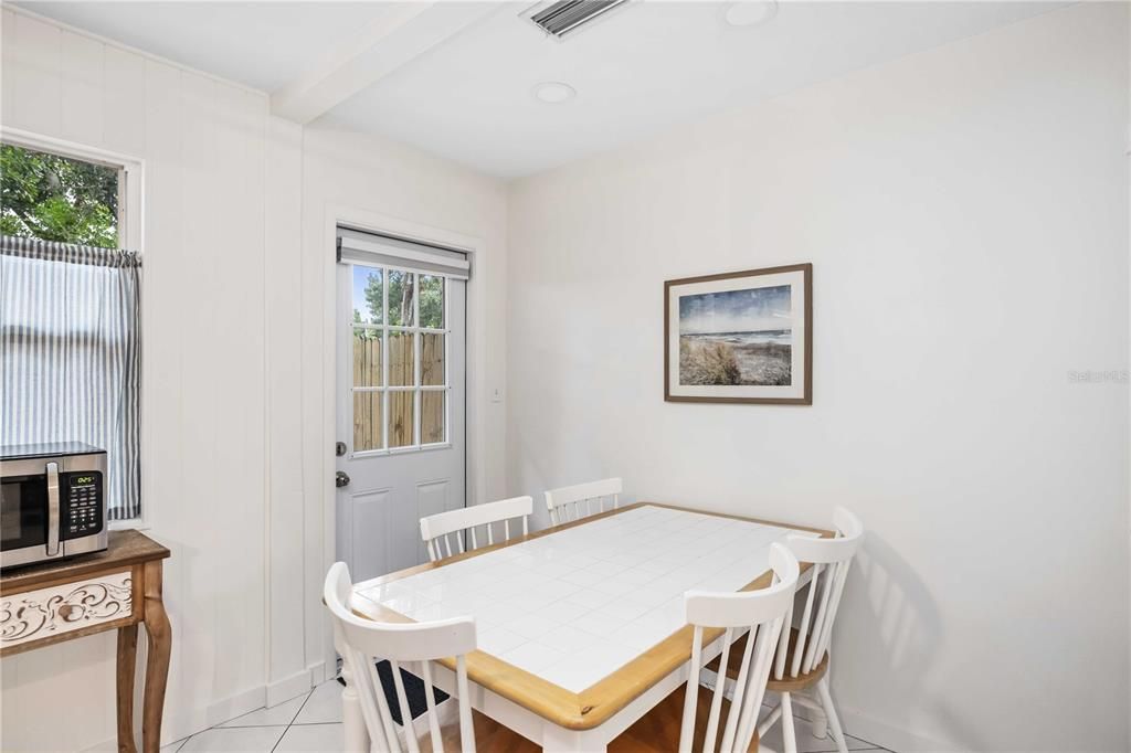 待售: $400,000 (2 贝兹, 0 浴室, 1152 平方英尺)