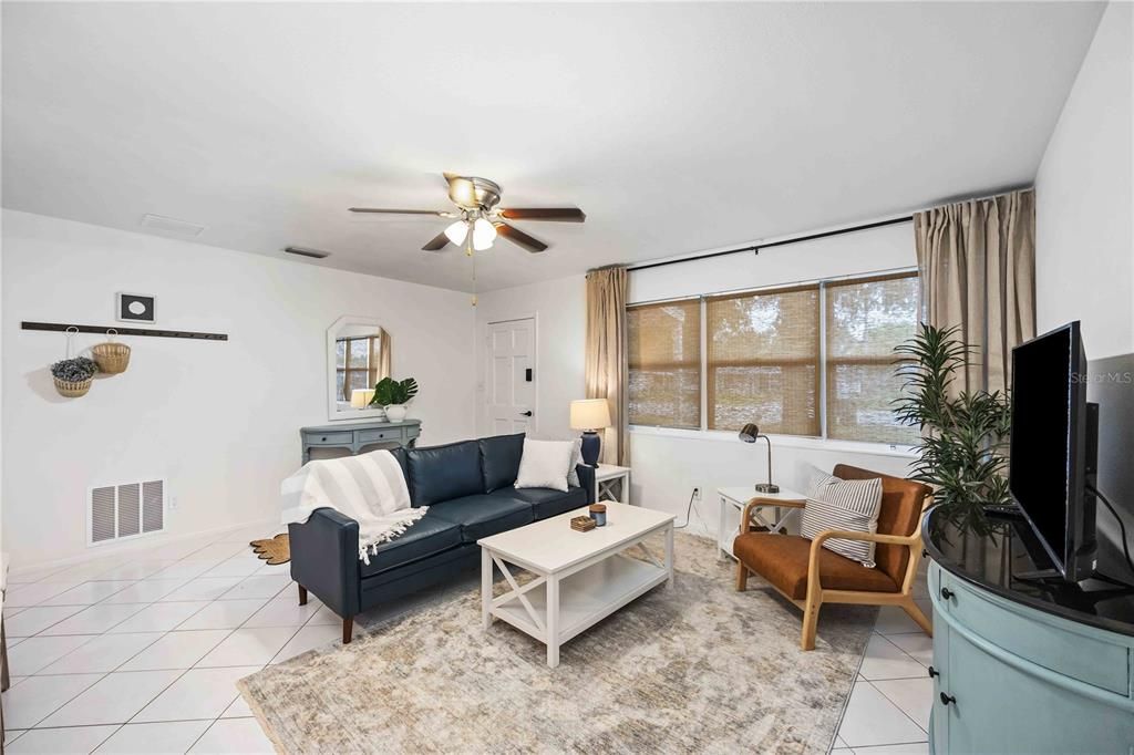 待售: $400,000 (2 贝兹, 0 浴室, 1152 平方英尺)