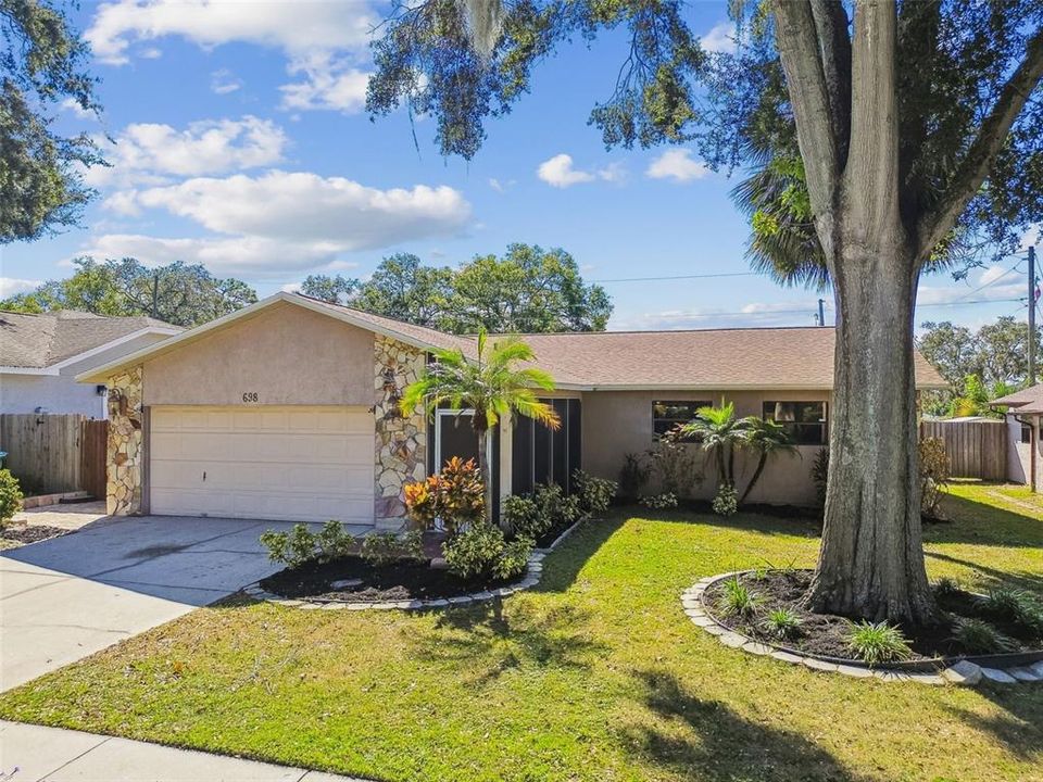 Под контрактом: $389,000 (4 спален, 2 ванн, 1677 Квадратных фут)