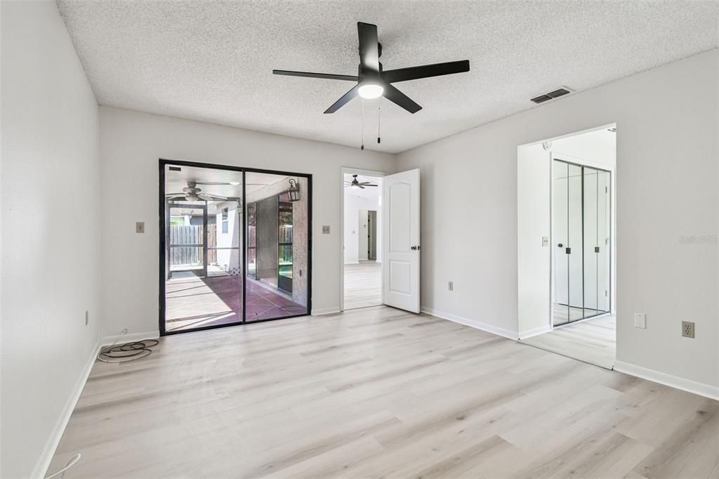 Под контрактом: $389,000 (4 спален, 2 ванн, 1677 Квадратных фут)