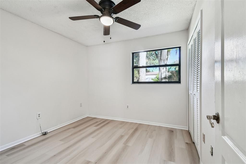 Под контрактом: $389,000 (4 спален, 2 ванн, 1677 Квадратных фут)