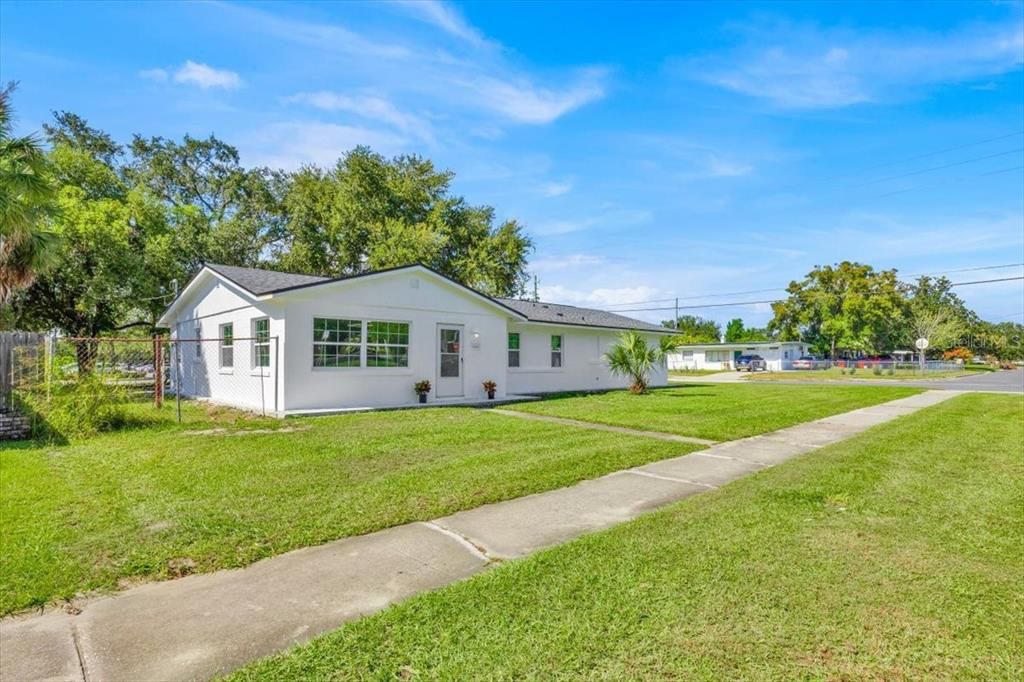 En Venta: $437,000 (5 camas, 5 baños, 2167 Pies cuadrados)