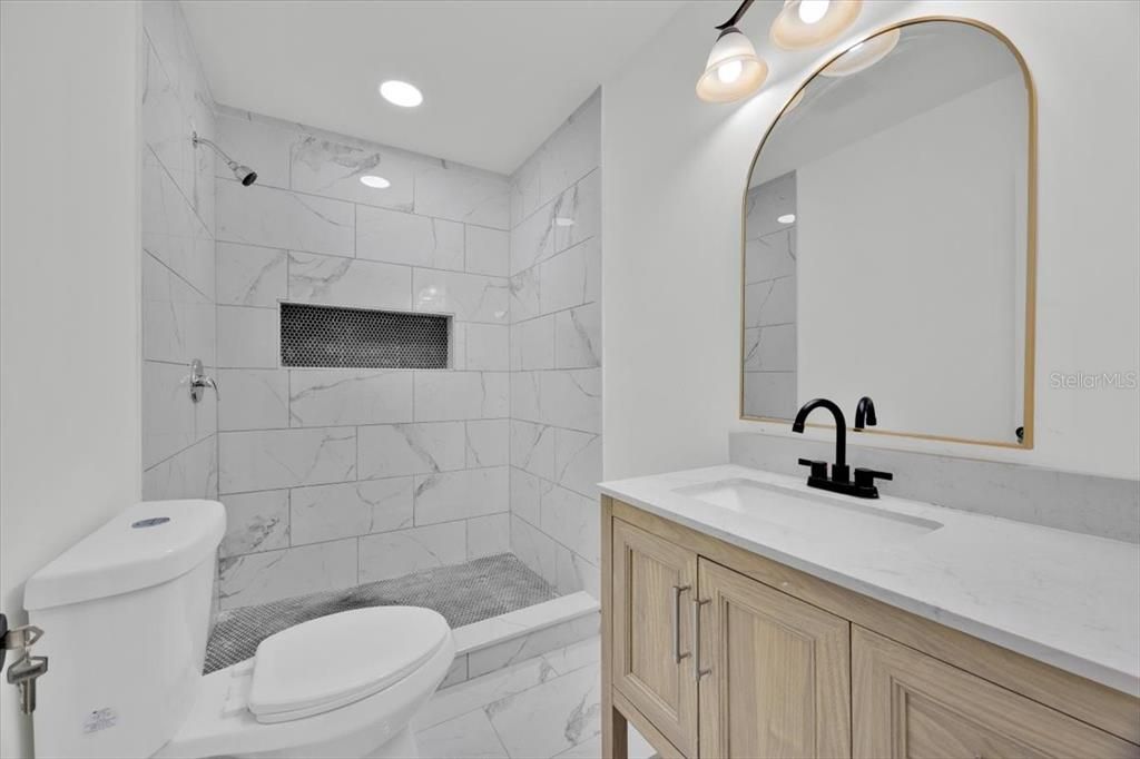 En Venta: $437,000 (5 camas, 5 baños, 2167 Pies cuadrados)