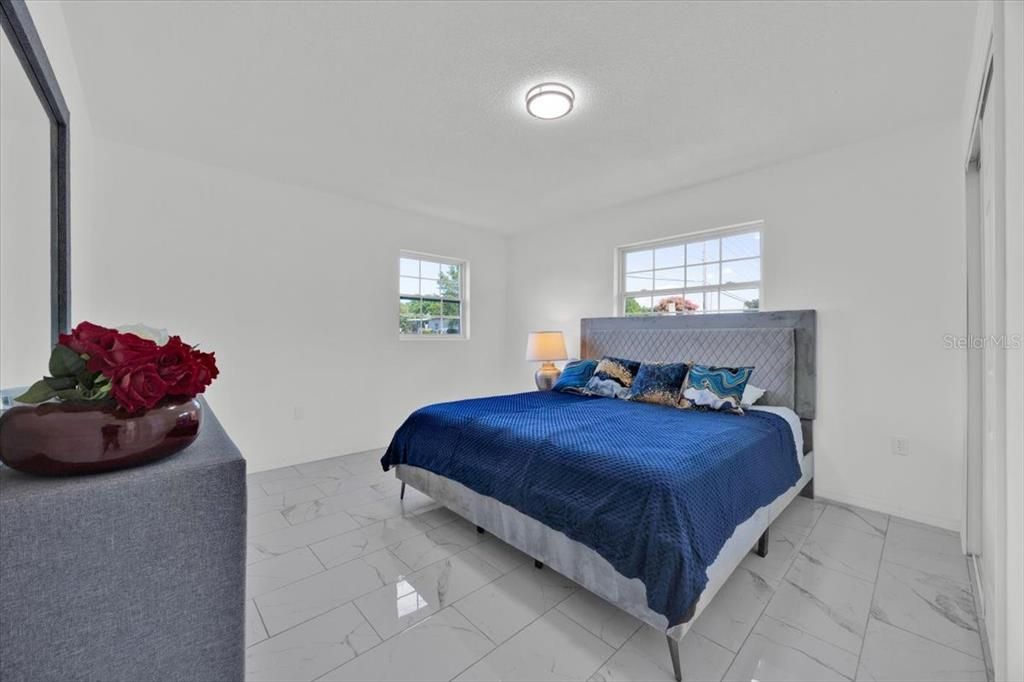 En Venta: $437,000 (5 camas, 5 baños, 2167 Pies cuadrados)