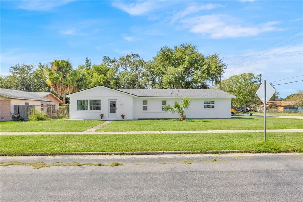 En Venta: $437,000 (5 camas, 5 baños, 2167 Pies cuadrados)