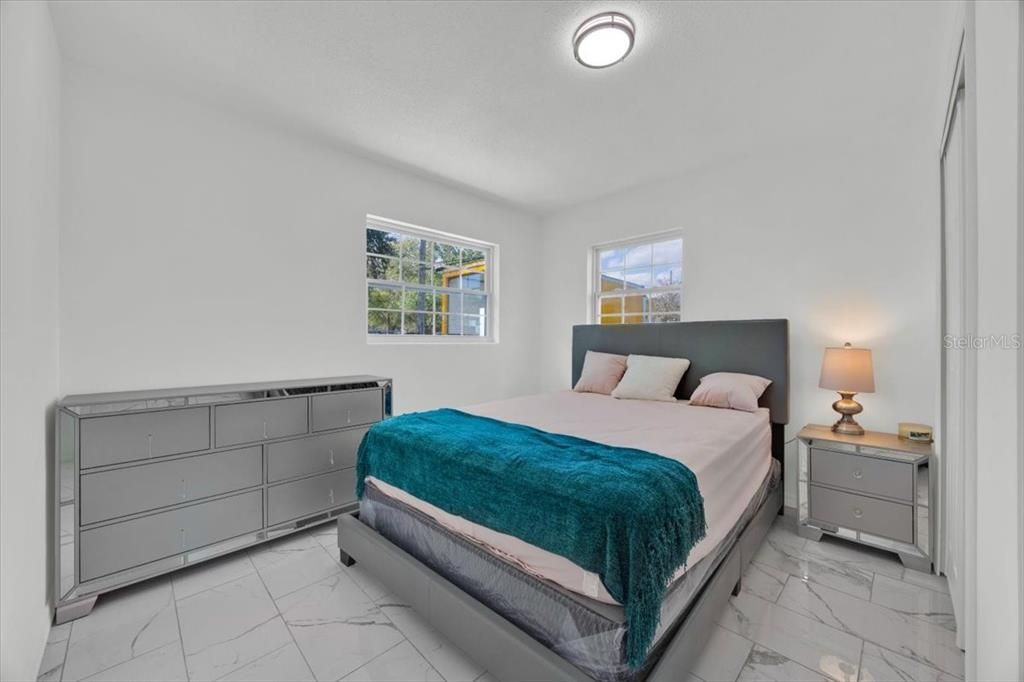 En Venta: $437,000 (5 camas, 5 baños, 2167 Pies cuadrados)