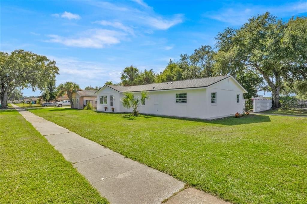 En Venta: $437,000 (5 camas, 5 baños, 2167 Pies cuadrados)