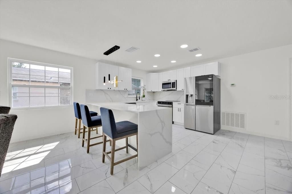 En Venta: $437,000 (5 camas, 5 baños, 2167 Pies cuadrados)