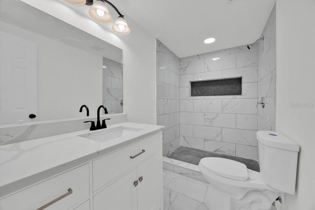 En Venta: $437,000 (5 camas, 5 baños, 2167 Pies cuadrados)