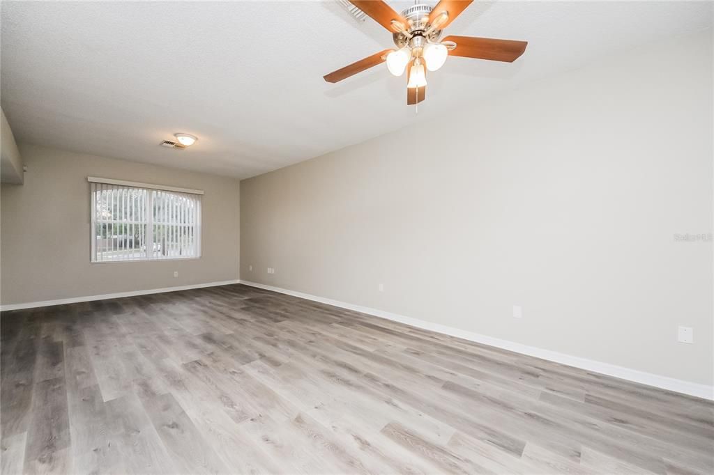 Под контрактом: $2,300 (3 спален, 3 ванн, 1643 Квадратных фут)