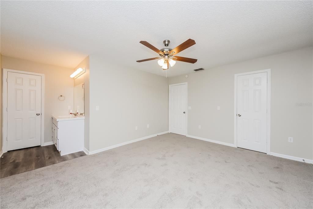 Под контрактом: $2,300 (3 спален, 3 ванн, 1643 Квадратных фут)