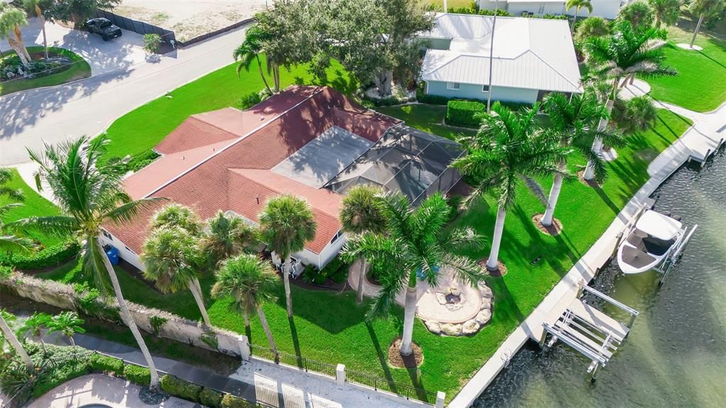 For Sale: $2,750,000 (4 beds, 2 baths, 2212 Square Feet)