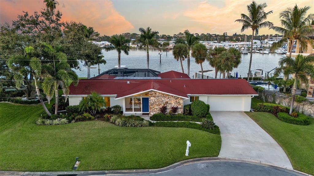 For Sale: $2,750,000 (4 beds, 2 baths, 2212 Square Feet)