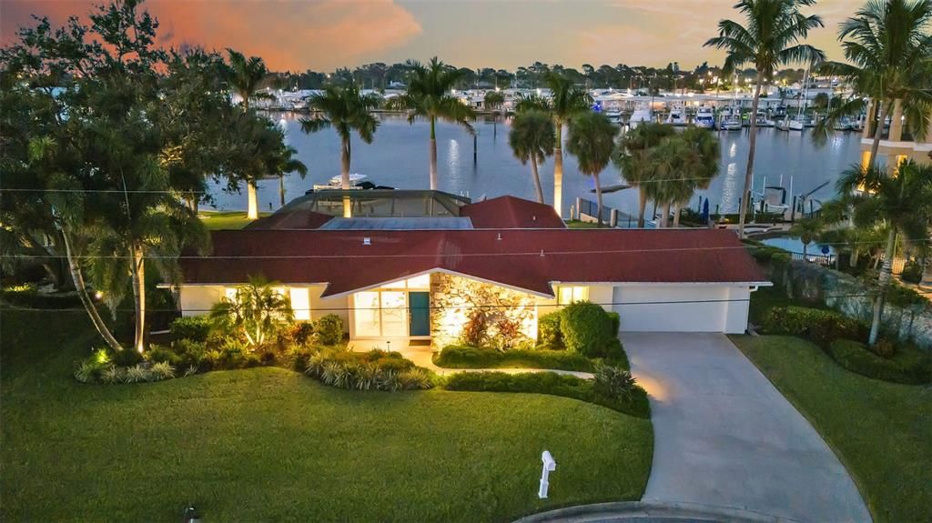 For Sale: $2,750,000 (4 beds, 2 baths, 2212 Square Feet)