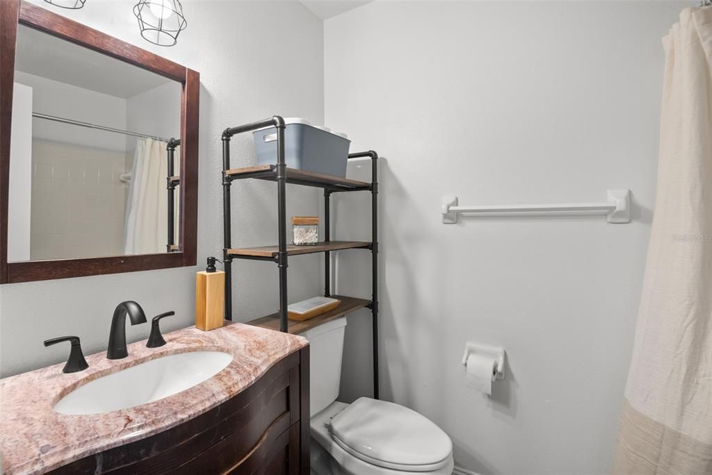 合同活跃: $245,900 (3 贝兹, 2 浴室, 1338 平方英尺)