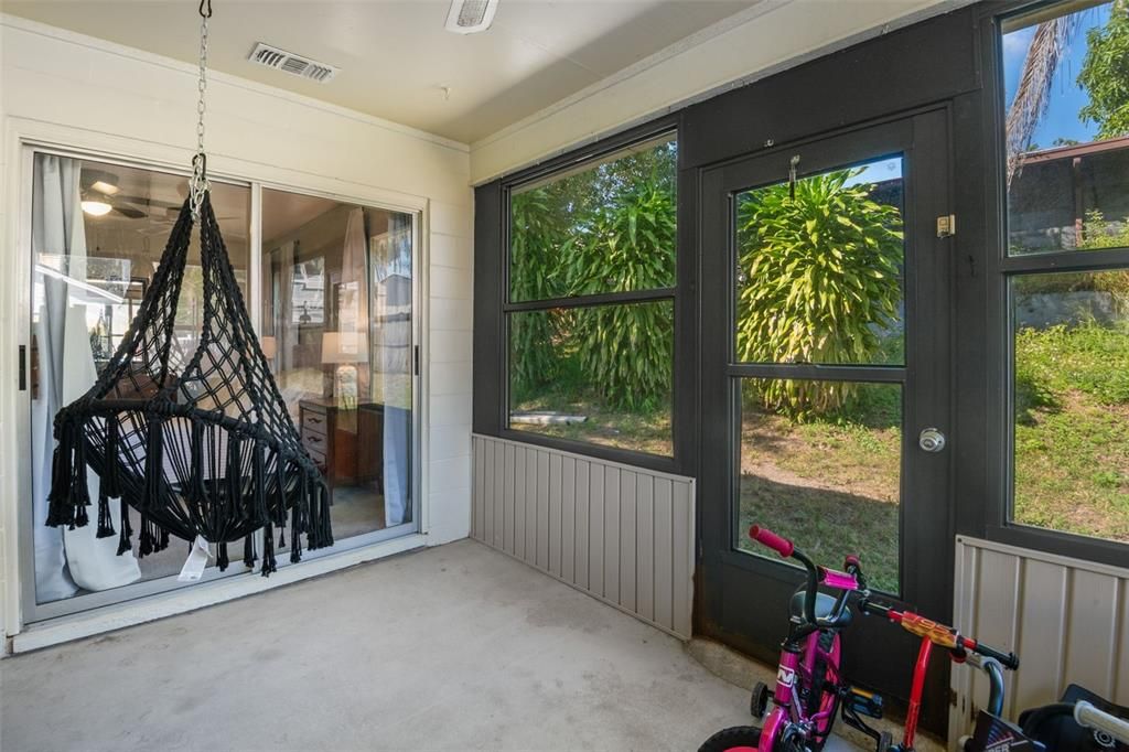 合同活跃: $245,900 (3 贝兹, 2 浴室, 1338 平方英尺)