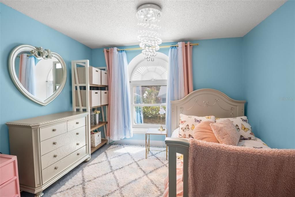 合同活跃: $245,900 (3 贝兹, 2 浴室, 1338 平方英尺)