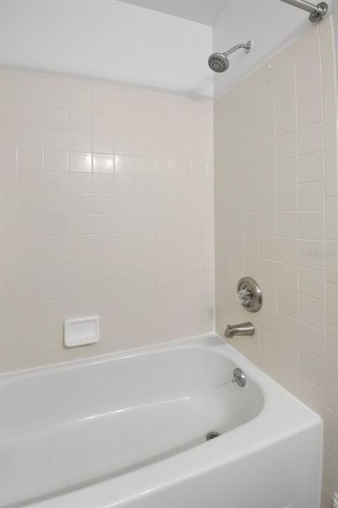 合同活跃: $245,900 (3 贝兹, 2 浴室, 1338 平方英尺)