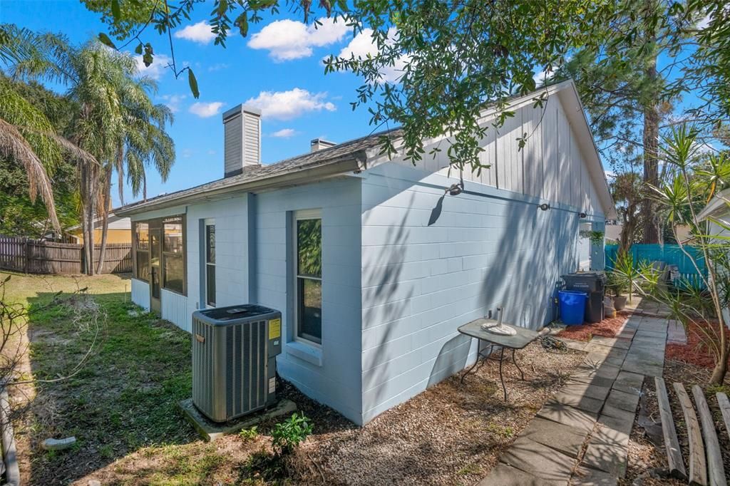 合同活跃: $245,900 (3 贝兹, 2 浴室, 1338 平方英尺)