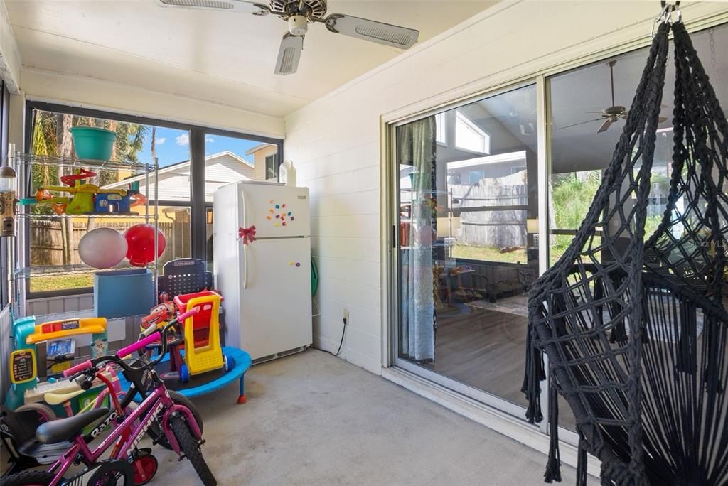 合同活跃: $245,900 (3 贝兹, 2 浴室, 1338 平方英尺)