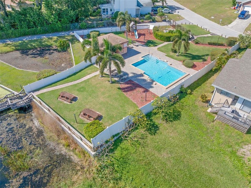 合同活跃: $245,900 (3 贝兹, 2 浴室, 1338 平方英尺)