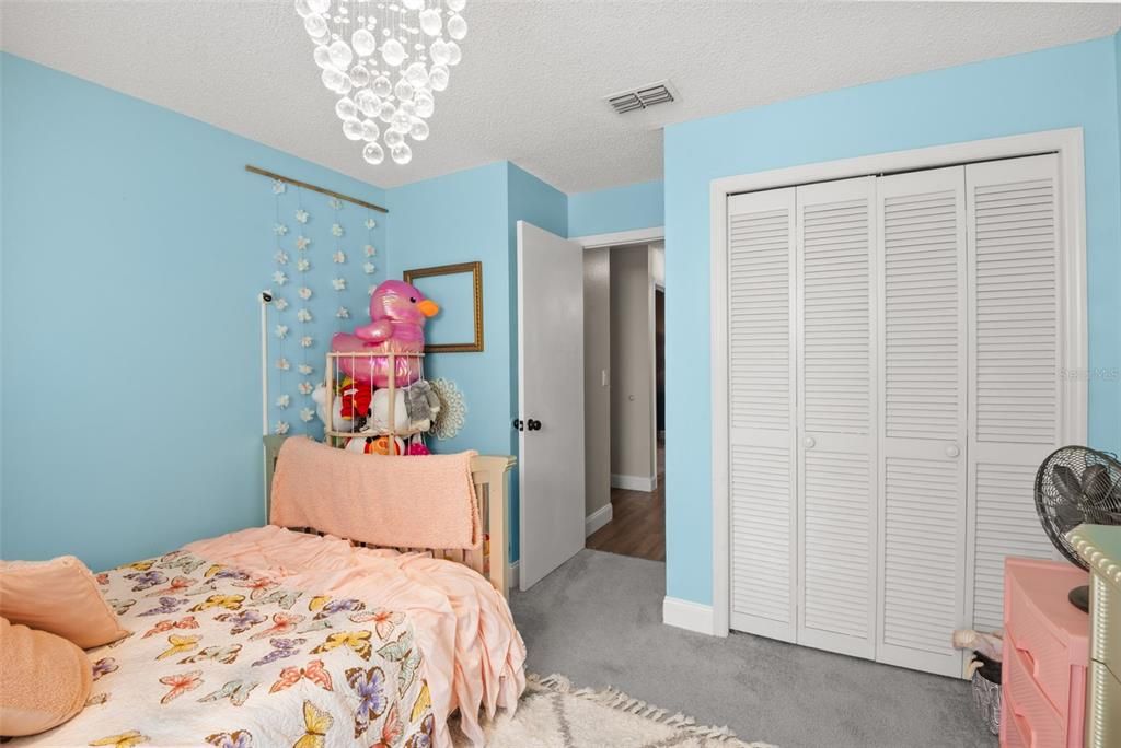 合同活跃: $245,900 (3 贝兹, 2 浴室, 1338 平方英尺)