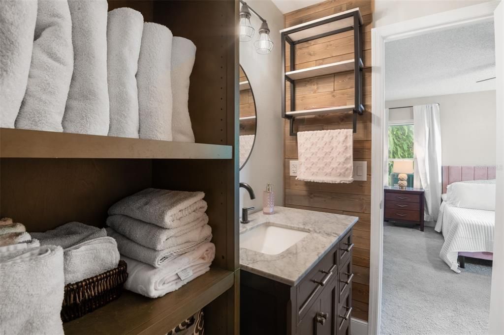 合同活跃: $245,900 (3 贝兹, 2 浴室, 1338 平方英尺)